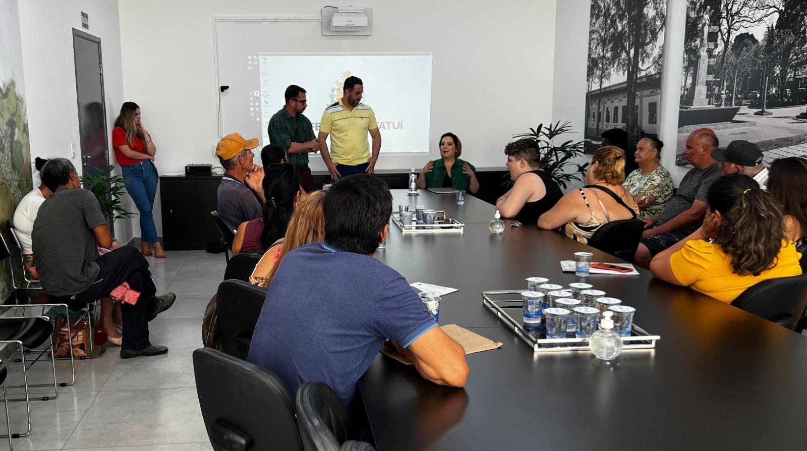 FAMÍLIAS CADASTRADAS NO PROJETO DE REGULARIZAÇÃO FUNDIÁRIA DO NÚCLEO CONGONHAL RECEBEM AUTORIZAÇÃO PARA LIGAÇÃO DE ÁGUA POTÁVEL