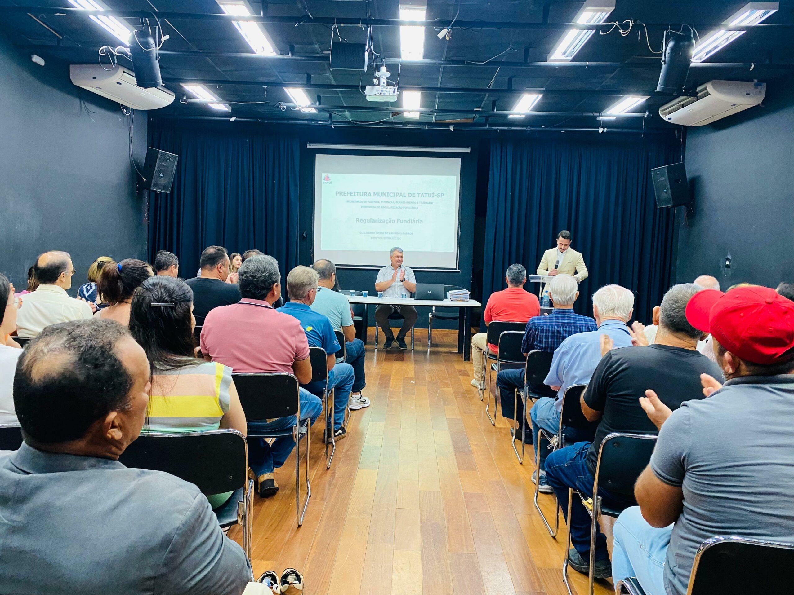 PREFEITURA ENTREGA MAIS DE 30 TÍTULOS DE REGULARIZAÇÃO FUNDIÁRIA NOS BAIRROS DOS FRAGAS, SANTA ADELAIDE E RIO DAS PEDRAS