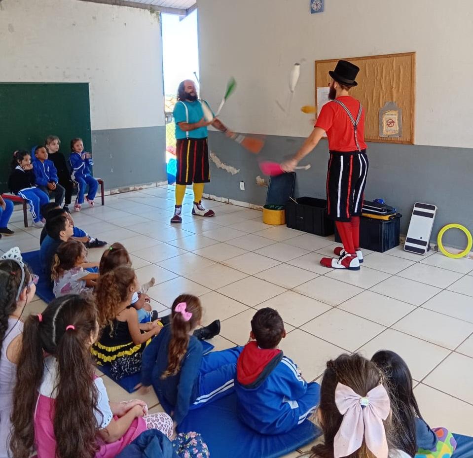 ESCOLAS RURAIS DE TATUÍ RECEBEM PROJETO “BRINCAR DE CIRCO” COM MUITA ALEGRIA E ARTE