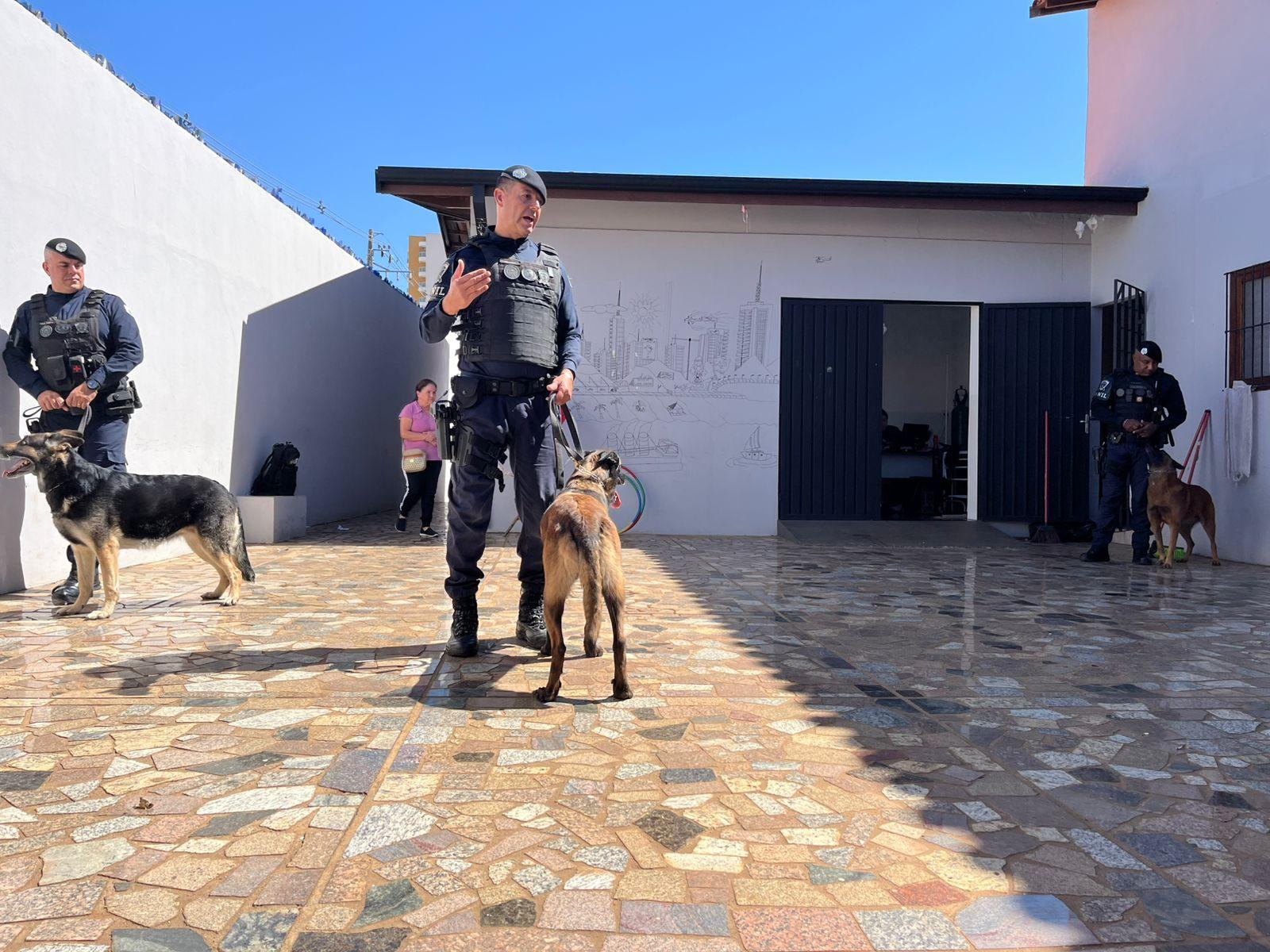 COMO PARTE DAS AÇÕES DE VALORIZAÇÃO DA VIDA, RAPS RECEBE APRESENTAÇÕES DO CANIL DA GCM NESTE “SETEMBRO AMARELO”