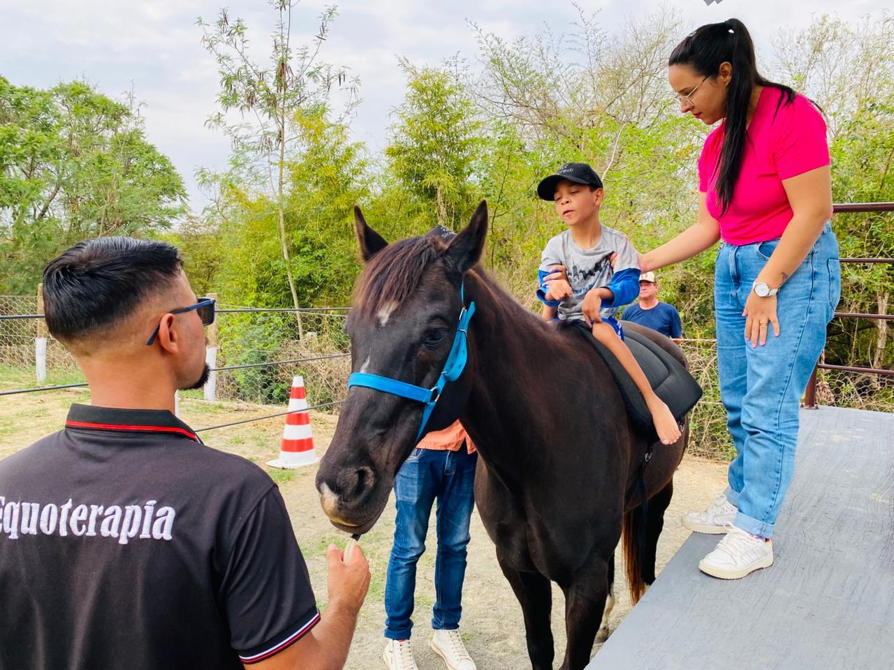 PREFEITURA DE TATUÍ AMPLIA ATENDIMENTO DE EQUOTERAPIA PARA PACIENTES ONCOLÓGICOS DO NÚCLEO DE APOIO AO TRATAMENTO DE CÂNCER