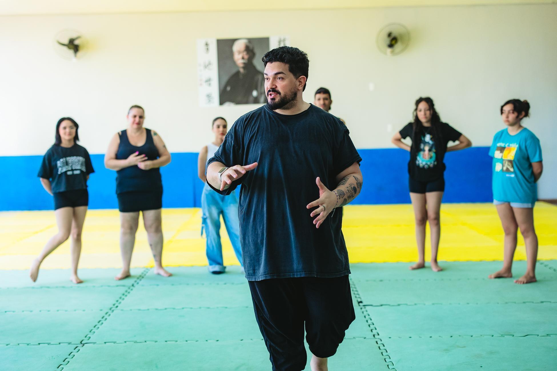 PROFESSORES DA REDE MUNICIPAL PARTICIPAM DE FORMAÇÃO EM TEATRO E EDUCAÇÃO PROMOVIDA PELA “DUPLA COMPANHIA”