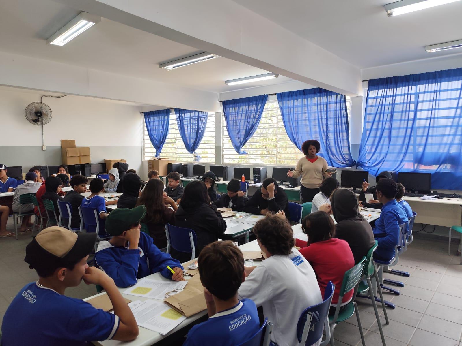 EMEF “PROF. ALAN ALVES DE ARAÚJO” REALIZA OFICINA DE POESIA PELO PROJETO “CIRCUITO LITERÁRIO TERNURA”